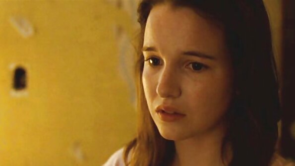 Blondine trainiert, um mit einem krebskranken Freund durch Rauchen reife damen tube und Sex im Pool zu schwimmen