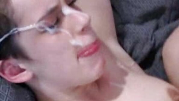 Reicher Kerl, der mit seiner süßen Freundin nach dem Pool ausgeht reife porn tube