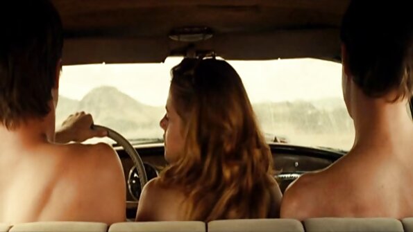 Blondine mit reife damen tube großen Titten macht obszöne Dinge mit einem schlafenden Kerl