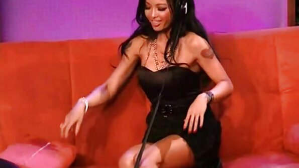 Junge reife porn tube Reife gibt einem jungen Gast einen Blowjob und spreizt einen schönen Sexriemen