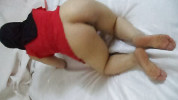 Lesben im Bett beschlossen, sich zu entspannen und sich gegenseitig mit Fingern und free video reife frauen Zunge zu streicheln