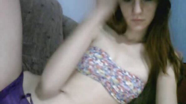 Ein kahler Nachbar kam zu reife frauen sex filme Besuch und riss eine Brünette ab, die in einen großen Penis verliebt war