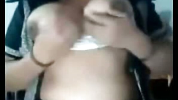 junger Liebhaber reife porno videos fickt vollbusige Mutter und lässt sie abspritzen