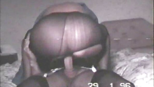 schlankes Mädchen hatte nach dem Studium sex mit reife frauen video zwei Männern