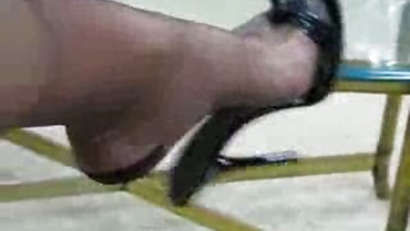 kostenlose brünette Strümpfe reife frauen sex video mit großen Titten beim Spanking im Büro