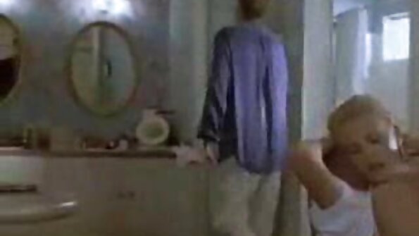 Brünette nach dem Blowjob umrahmte reife sex tube ihren Arsch für Analsex und Sperma