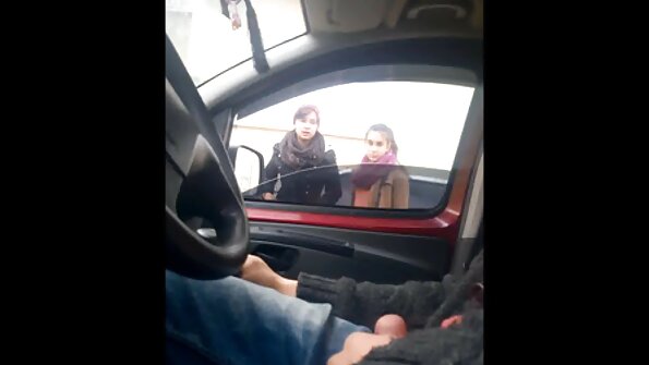 Brünette mit großen Titten reitet auf reife damen xxx Schwanz und bekommt einen kräftigen Orgasmus