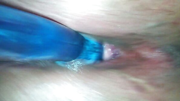 Beim deutsche reife frauen video Gruppensex kommt vollbusige Schönheit auf penis