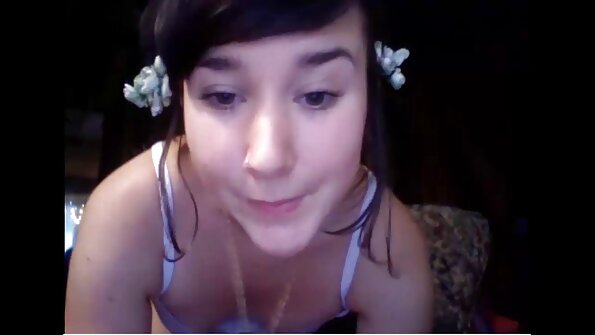 Haariger sex video ältere frauen Mann fickt eine schlanke Brünette mit Krebs im Stehen und ejakuliert in ihrem Kuss