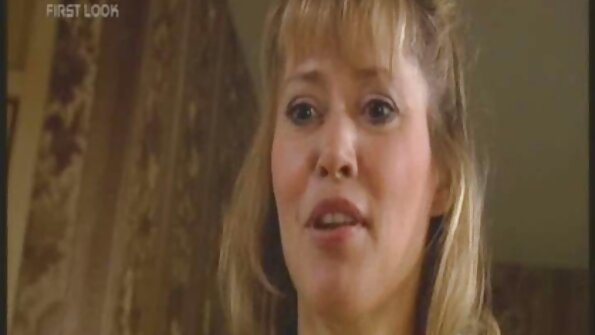 Zwei süße Mädchen versuchen lesbischen sex nach reife frauen nackt videos der Arbeit