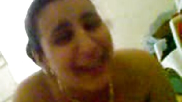 Mädchen sitzt mit ihrer nassen Muschi auf dem Schwanz eines reife frauen videos kostenlos Mannes im Badezimmer