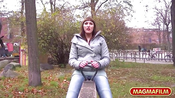 Reifer Anal wird von reife ladies tube einer Blondine im Anal geküsst, während sie ihre gemeinsame Freundin fickt