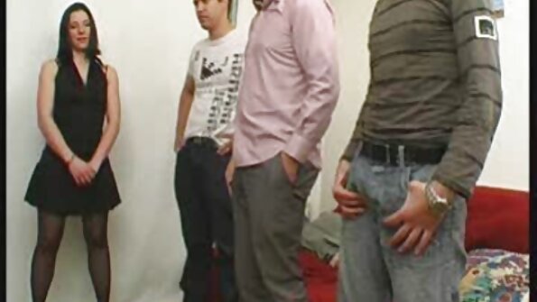 Glatzkopf dominiert von süßer Brünette reife frauen sex clips mit saftiger Muschi