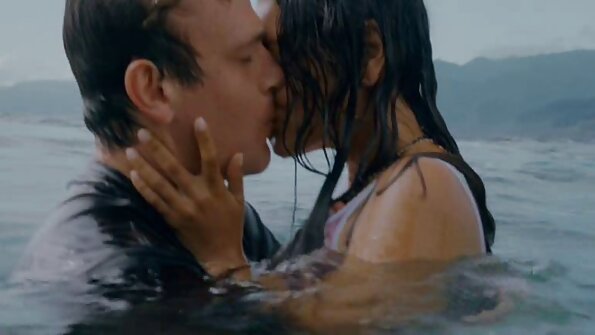 Ficken mit einem tätowierten Trainer in verschiedenen Stellungen. reife frauen porno video