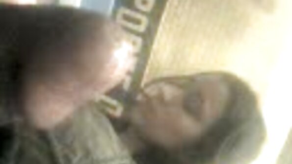 Blondine entblößt ihre Löcher, um reife frauen sex filme Sex mit einem Schwarzen zu haben