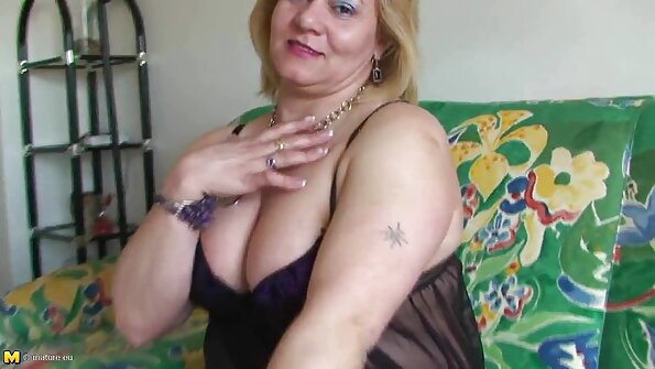 Mutter und Ihre Tochter arrangierten einen Mann reife schlampen porn in der Küche und im Schlafzimmer Gruppensex mit Orgasmus