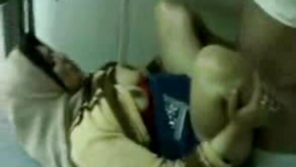 blonde teen Socken und Maske macht reife sex tube Rauchen und fickt