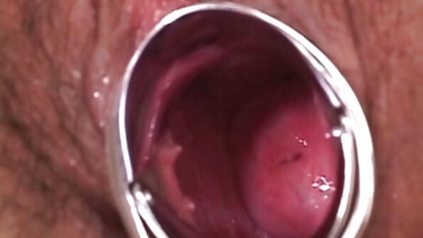 Der Typ in der Weste reife fotzen tube auf der Treppe küsste eine schlanke Brünette tief in die Vagina