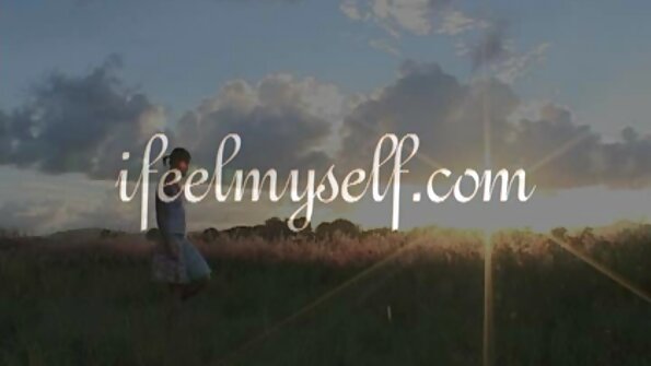 Russisches Mädchen in sex video reife frauen High Heels in Krebsposition, gebeugt unter einer Art hartem Penis