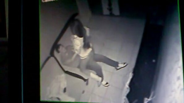 Tätowierte Blondine in verschiedenen Posen macht mit sex video reife frauen einem jungen Stiefsohn rum