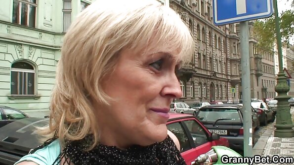 Blondine reif gefickt liebt Gangbang mit anal- und Doppelpenetration