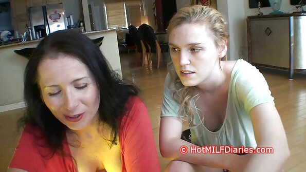 Blondine reife muschi tube mit großen Titten kam zur Massage und spreizte ihre Hüften vor einem schwarzen