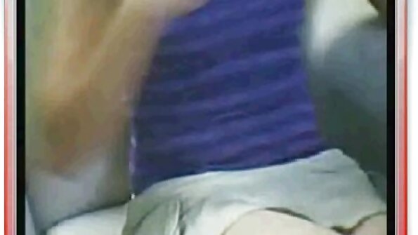 Schwarze Frau mit dem reife xxx stärksten Orgasmus, der auf dem Kurac reitet