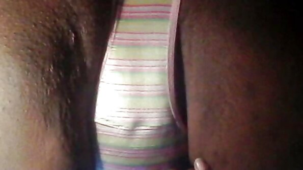 brünette mit großen Titten zieht sich nackt zu Dogola aus und gibt einen tiefen reife frauen free video Blowjob