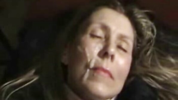 Schön mit schönen Titten genießt sex video ältere frauen leidenschaftlichen Sex