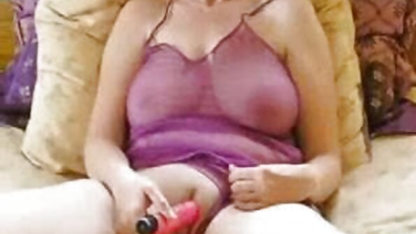 Junge Mädchen, die Gruppensex mit einem reife porn Mann haben