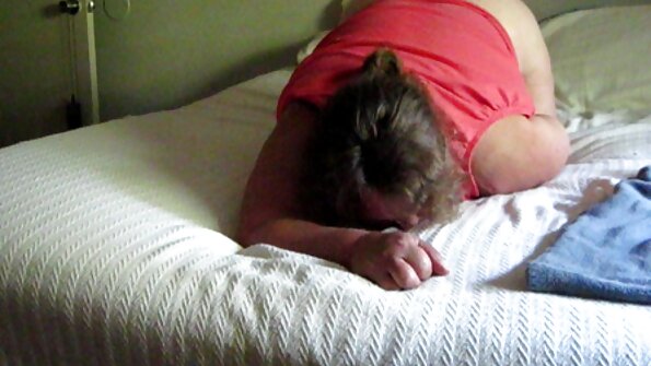 Blondine begleitet reife frauen sex video ihre Schwester und ihren Freund zum Gangbang