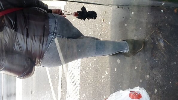 Frau mit dicken Titten bekommt einen Orgasmus mit Sexspielzeug und fickt alte frauen sex video dann einen Mann mit einem Kuss auf die Muschi