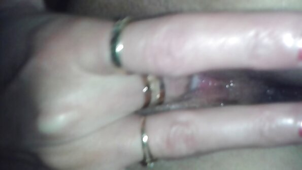 Mädchen mit schönen Titten ist von Krebs aufgestanden reife damen video und wurde Analgewalt ausgesetzt