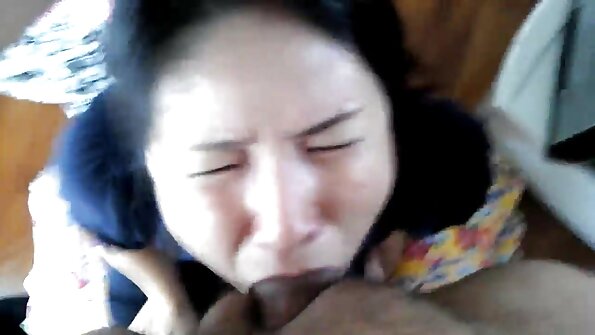 Reifer Liebhaber jagt seinen Rivalen und begeistert das junge Mädchen für Lesbensex reife titten tube