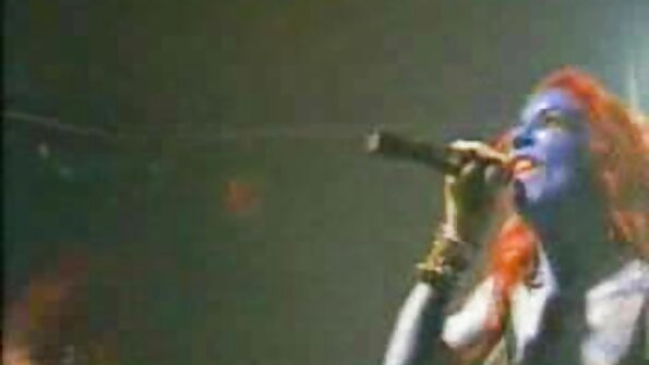 Er ist ein starker reife lady tube Mann, der eine Milf an einem großen Schwanz zieht.