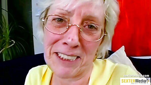 Ein Glatzkopf fickt eine Roboterpuppe mit einem Kuss, als ob sie am Leben kostenlose videos reife frauen wäre, mit einem großen Penis