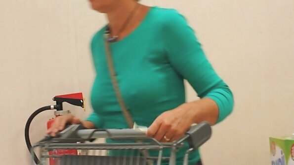 Ein junger Lehrer aus der Sorgerechtsabteilung hat Sex mit zwei alten reife frauen sexvideos Männern für Geld