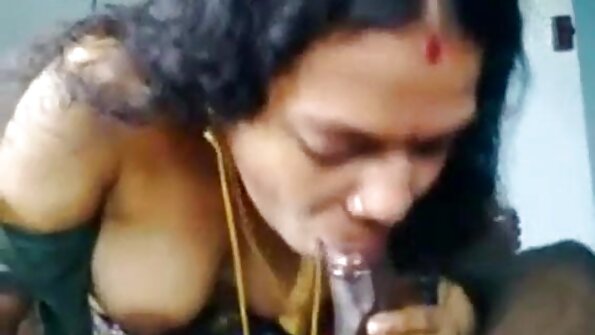 Kumpel fingert nasse reife frauen clips Muschi, um russische Blondine zu ficken