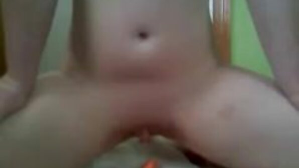 Blondine reitet auf dem Weihnachtsbaum im nassen Loch am männlichen Penis reife tube