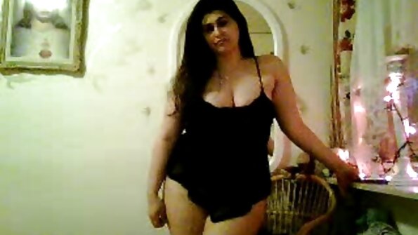 Brünette mit reife weiber videos lustigen Titten ejakuliert beim Spanking mit ihrem Geliebten