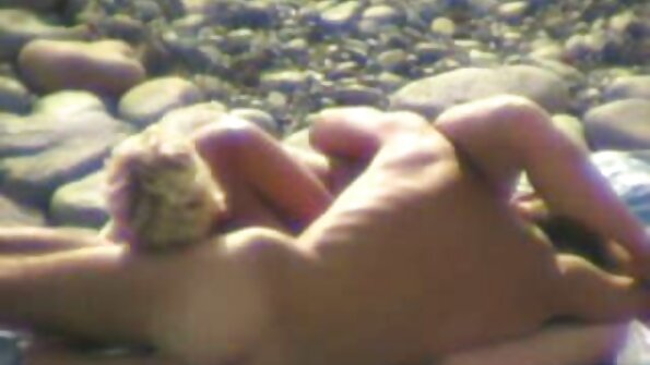 das Küssen der Frau und des Mannes lädt die junge Schlampe zum Gruppenfick ins Schlafzimmer ein reife frauen videos kostenlos