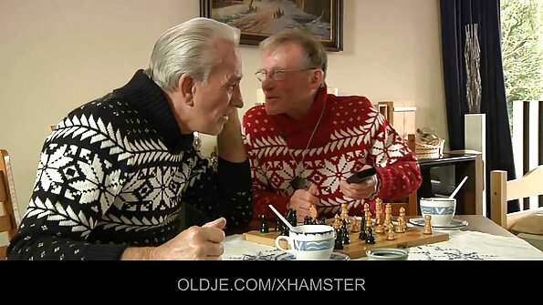 Lesben verwöhnen Ihre Mädchen heißes girl und sogar sex mit reifen frauen video fisting