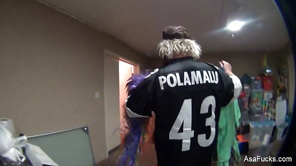 mama mit großen reife sex tube Titten und Tätowierung am Körper ersetzt die Löcher in der Vagina