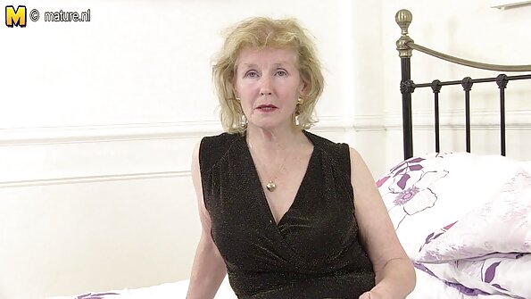 Ein Mann und zwei Frauen in Pornos. reife frauen sex filme