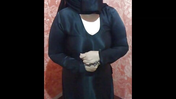 Russische Stiefmutter mit reife frauen nackt video Brille ist immer bereit, ihrem Stiefsohn beim Aufstehen zu helfen