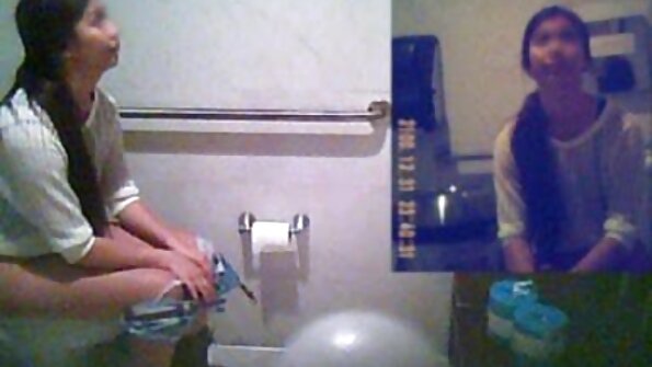 Junge Russin und ihre Freundin reife porn tube beschlossen, zu Hause mit der Kamera zu filmen