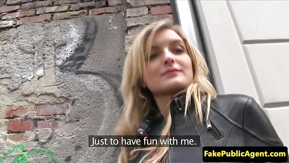 Vollbusige Stiefmutter am Neujahrstag ließ ihren reife damen video Stiefsohn rauchen und Sex anmachen