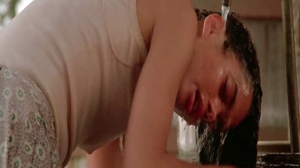 Bruder küsst junge Stiefschwester beim Telefonieren reife fotzen tube