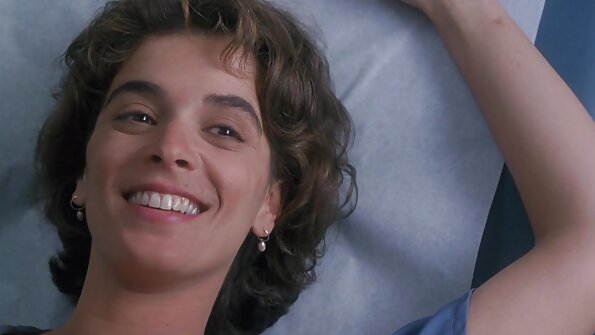 Ein verheirateter Mann arrangierte free porn reife einen Gruppenkuss mit zwei Mädchen in Socken und goss Sperma auf sie.