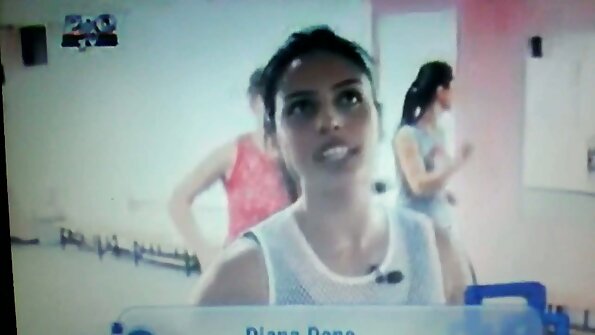 Unrasierter Mann legte die Blondine auf den Tisch und fickte sie reife sex videos in die rasierte Muschi